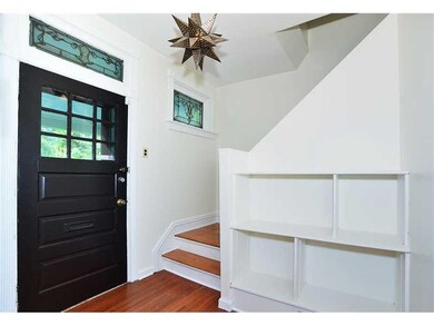 Entry/Foyer.