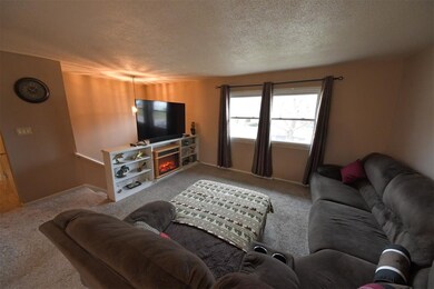 318 31st St SW, Cedar Rapids, IA 52404 - photo 2