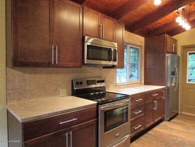 800 Tanager Ct, Lords Valley, PA 18428 - photo 3