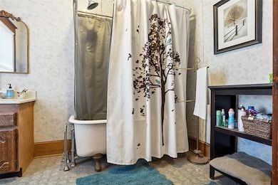 1137 West St, Grinnell, IA 50112 - photo 4