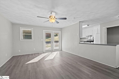 161 Oak St, Boiling Springs, SC 29316 - photo 4