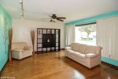 1638 Gardner Rd, Westchester, IL 60154 - photo 2