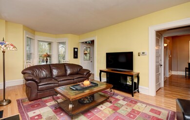 Living Room (2)