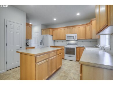 1740 Toliver Rd, Molalla, OR 97038 - photo 3