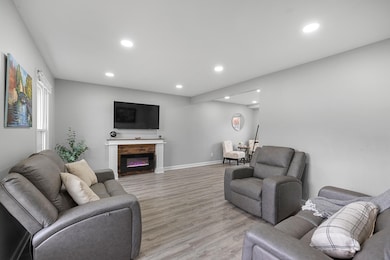 2320 West Rawson Ave-22