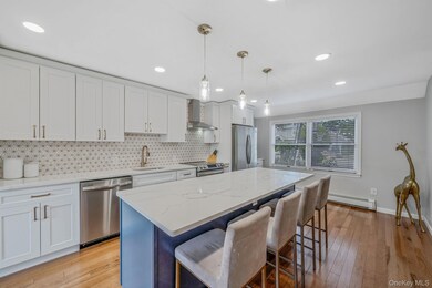 56 Cliff Ln, Levittown, NY 11756 - photo 5