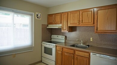 2069 Ridgecliff Rd - Kitchen