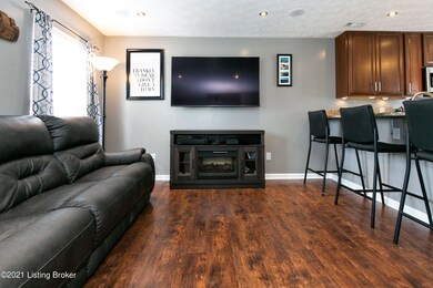 6913 Arbor Creek Dr, Louisville, KY 40228 - photo 5