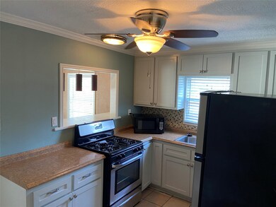 Kitchen - microwave & stove included