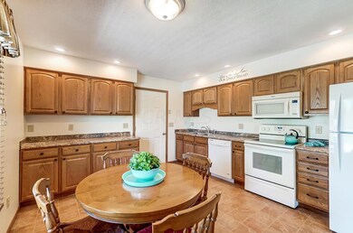 825 Hickory Hill Dr, Marysville, OH 43040 - photo 5