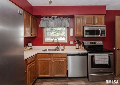 3002 W 63rd St, Davenport, IA 52806 - photo 5