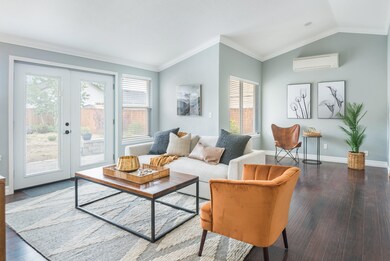 2923 SW Reindeer Ave, Redmond, OR 97756 - photo 2