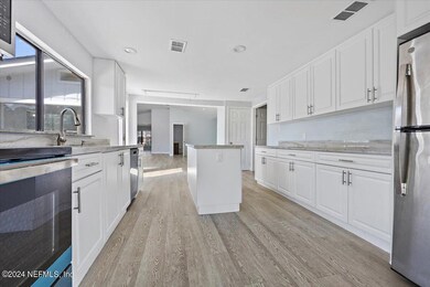 1371 River Hills Ct, Jacksonville, FL 32211 - photo 4