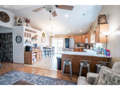 1852 S 60th St, Springfield, OR 97478 - photo 7