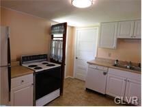 14 W Ruddle St, Coaldale, PA 18218 - photo 2