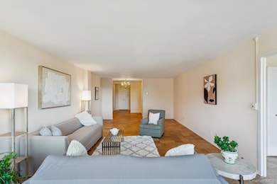 20 Old Mamaroneck Rd unit 5Q, White Plains, NY 10605 - photo 4