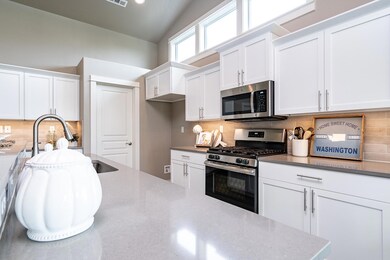 Pacific - Kitchen for flush countertop (