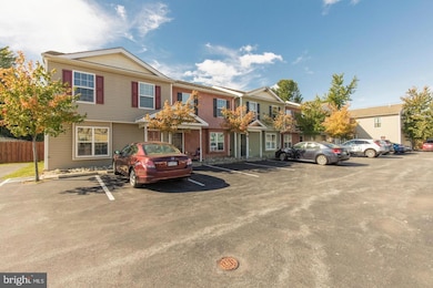 56 S Charlotte St unit B3, Pottstown, PA 19464 - photo 3