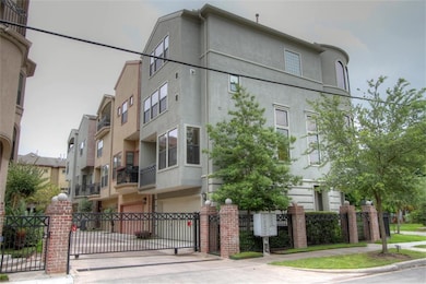 622 Bomar St, Houston, TX 77006 - photo 3