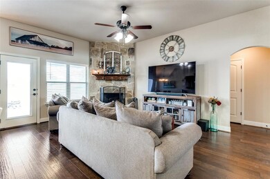 210 Timber Valley Ct, Weatherford, TX 76085 - photo 5