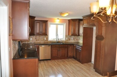 38 Humphrey Ln, West Springfield, MA 01089 - photo 4