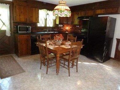 57 Elizabeth St, Palmer, MA 01069 - photo 5