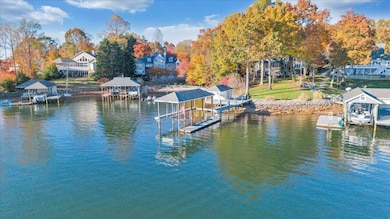 574 Waverly Ln, Moneta, VA 24121 - photo 2