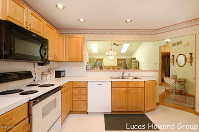 1954 Cross Bend St NE unit 39, Grand Rapids, MI 49505 - photo 5