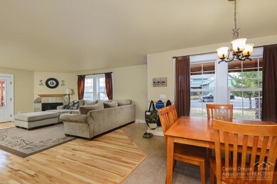 1461 NW 18th St, Redmond, OR 97756 - photo 5