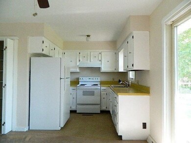 605 Tulip Dr, Three Oaks, MI 49128 - photo 7