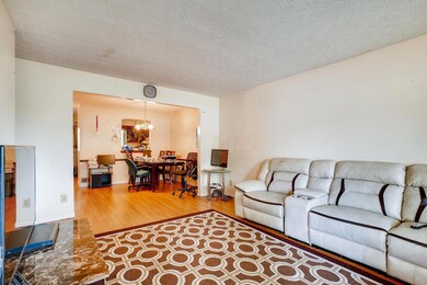 58655867 Forest Hills Columbus-large-002