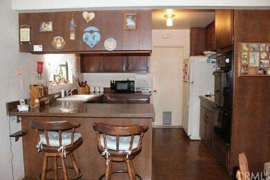 Kitchen with breakfast bar