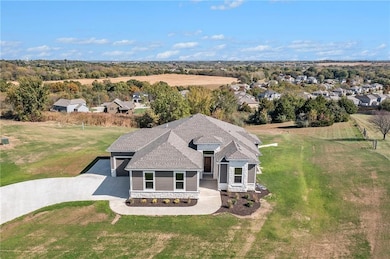 1221 S Desoto Rd, Lansing, KS 66043 - photo 2