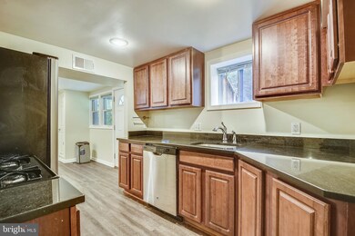 128 Greenmeadow Dr unit T, Lutherville Timonium, MD 21093 - photo 5