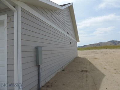 52 Cherokee Tr West wall