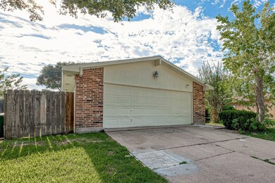 15811 Ironside Creek Dr, Houston, TX 77053 - photo 2