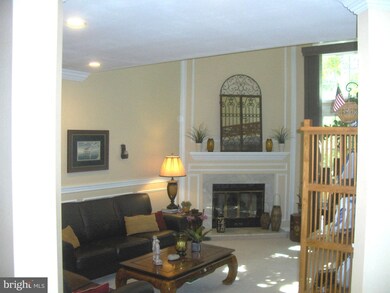 7727 Rockledge Ct, Springfield, VA 22152 - photo 3