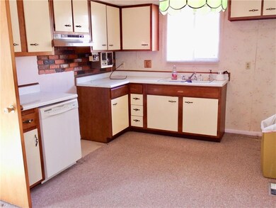 422 Beechwood Dr, Beech Grove, IN 46107 - photo 5