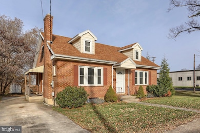 251 E Pomfret St, Carlisle, PA 17013 - photo 4