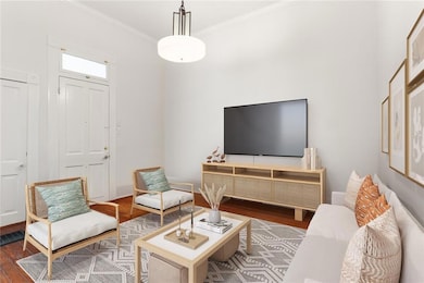 Living room view of inside front entrance (vrt stgng)