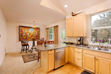 334SummersetLn_Kitchen Dining