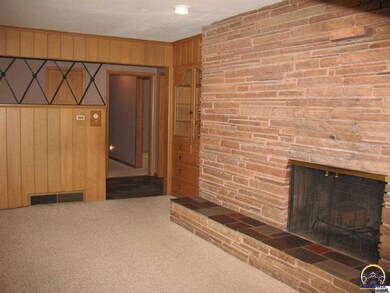 1037 SW Cambridge Ave, Topeka, KS 66604 - photo 3