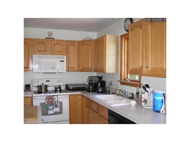 Kitchen, appliances stay