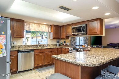 4051 W Laurel Ln, Phoenix, AZ 85029 - photo 4