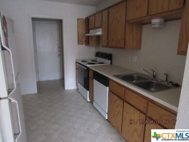 606 N 4th St, Copperas Cove, TX 76522 - photo 2