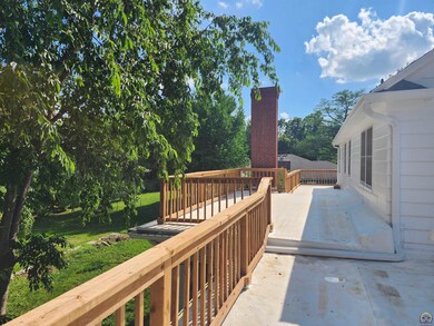 807 SW Terrace Ave, Topeka, KS 66611 - photo 3