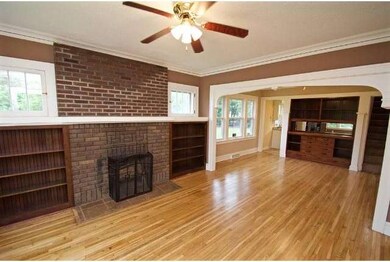 Incredibly bright & spacious living & dining space