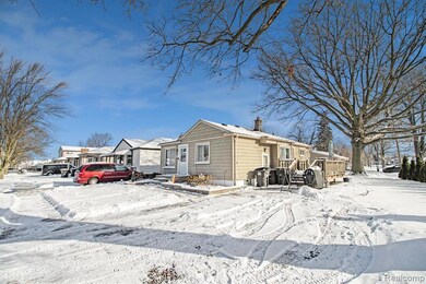 6485 Huron St, Taylor, MI 48180 - photo 4