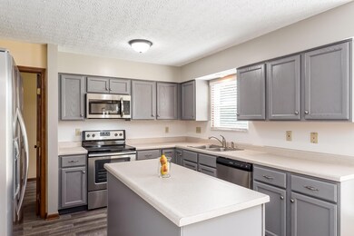 S - 849 Dunvegan Ct - 081