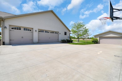 8617 Bader Rd NW Baltimore OH 43105-5